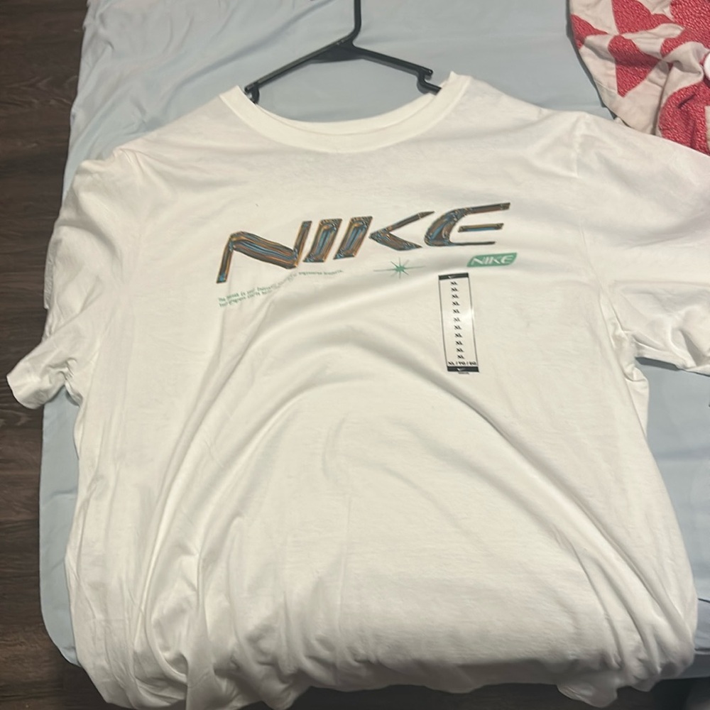 NWT NIKE TEE SIZE XL